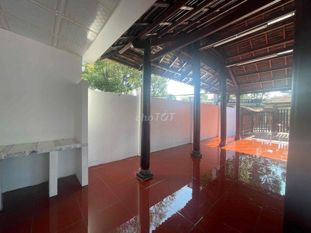 chính chủ cần chuyển nhượng 1 miếng đất có nhà gỗ
