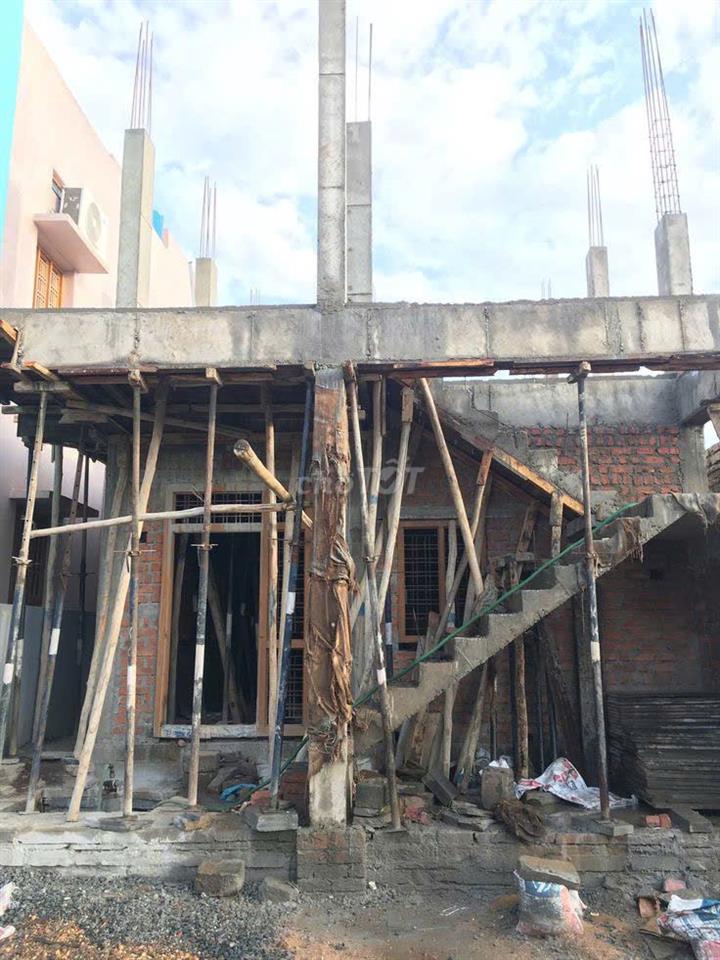 Nhà Vsip2 đang xây dựng tháng góp 8-9tr  