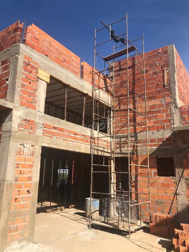 Nhà Vsip2 đang xây dựng tháng góp 8-9tr  