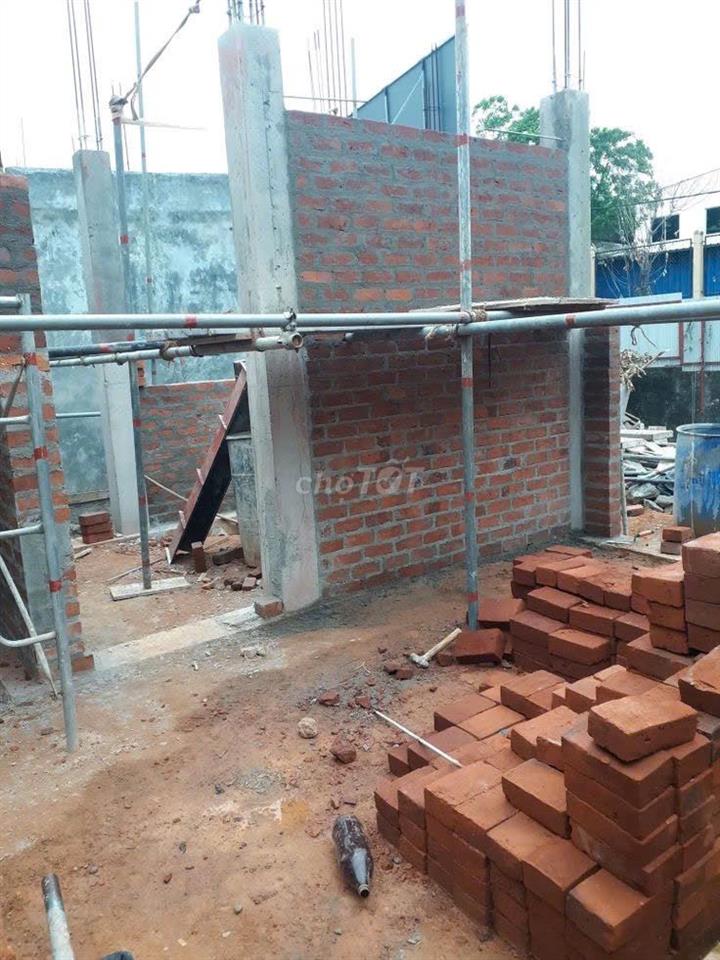 Nhà Vsip2 đang xây dựng tháng góp 8-9tr  
