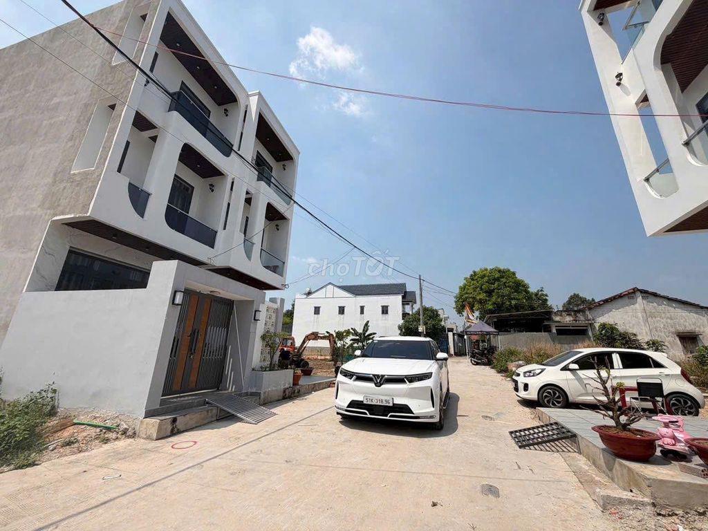 Bán lô đất thổ cư ngang 8x30m ,ngay ubnd Chánh Hiệp, HCM , SHR 