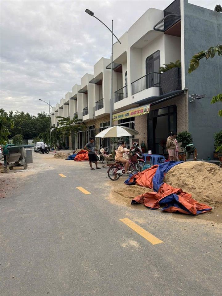 Bán nhà trong KDC điện âm ngay chợ Bà Tri, Tân Uyên chỉ 2ty5