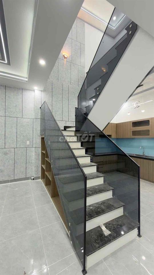 Nhà 1 trệt 1 lầu mới  ,nhanh tay thì còn chậm là chờ căn khác