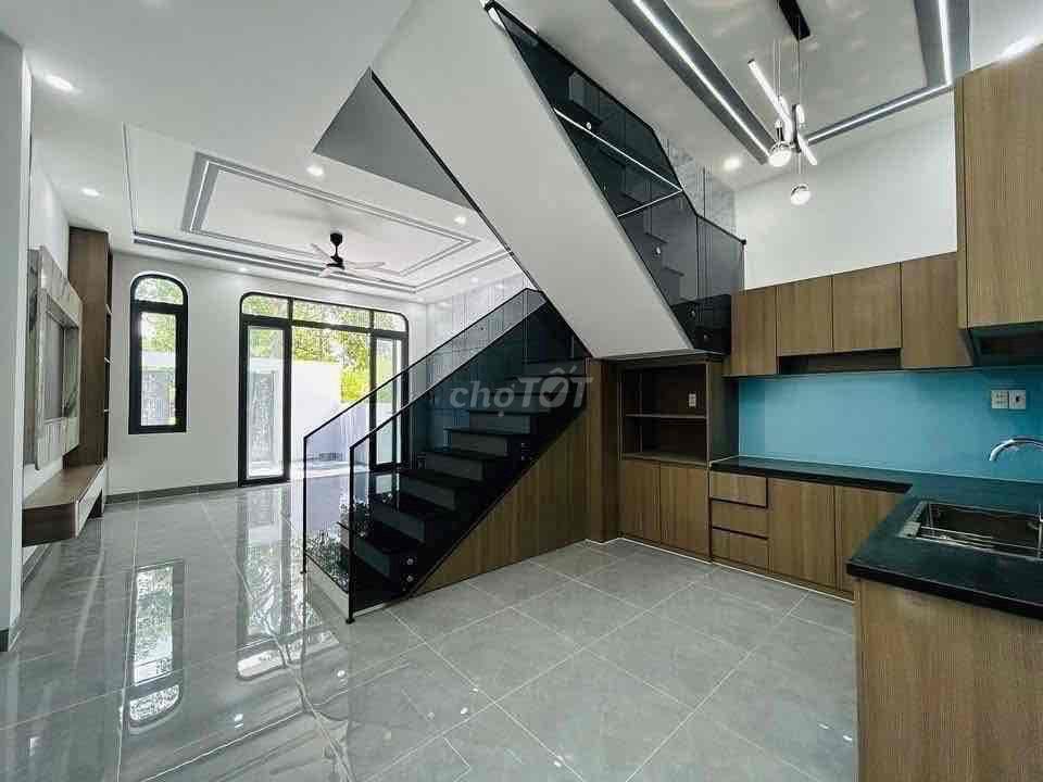 Nhà 1 trệt 1 lầu mới  ,nhanh tay thì còn chậm là chờ căn khác