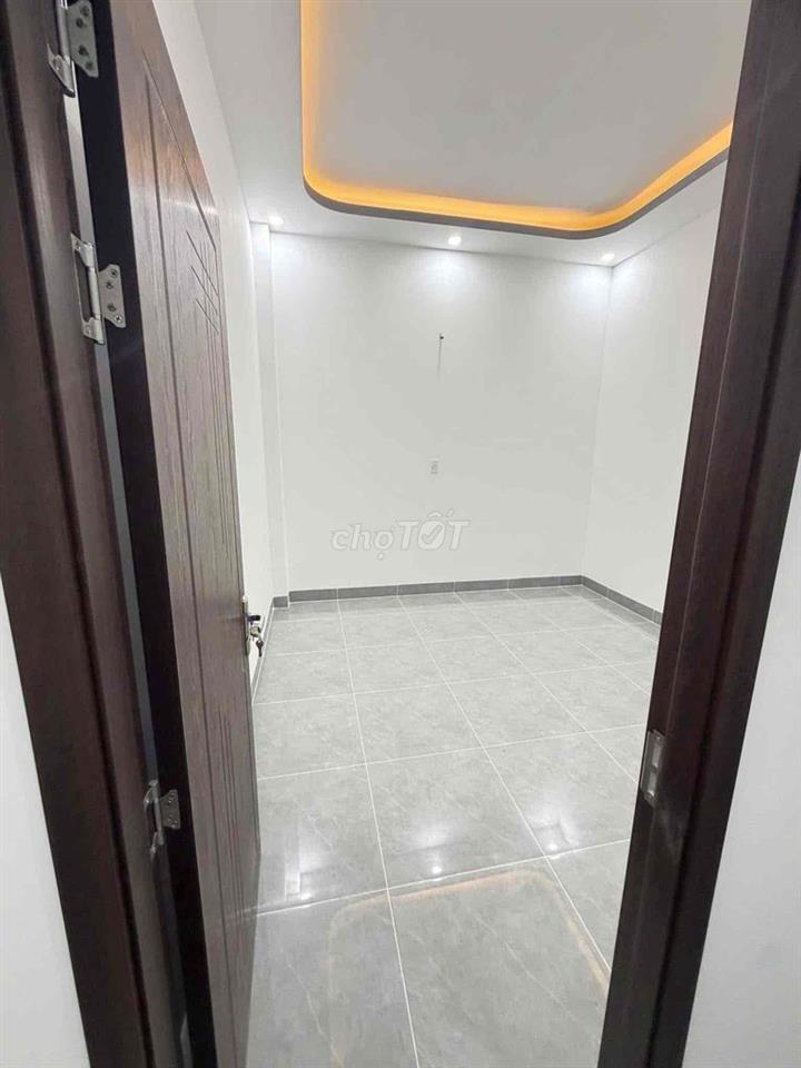Nhà 1 trệt 1 lầu mới  ,nhanh tay thì còn chậm là chờ căn khác
