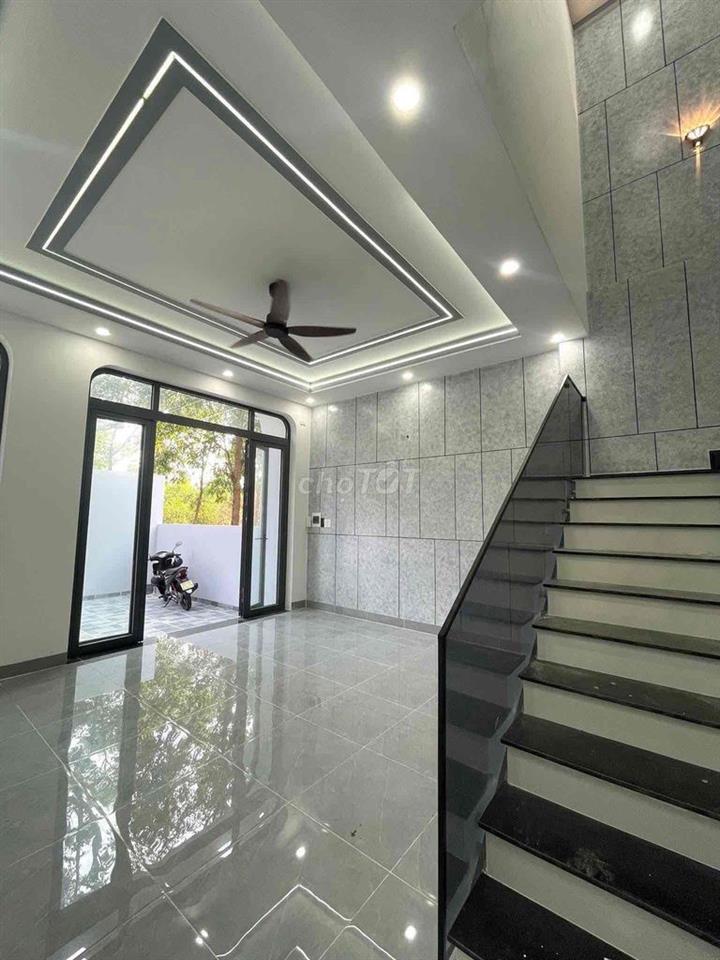 Nhà 1 trệt 1 lầu mới  ,nhanh tay thì còn chậm là chờ căn khác