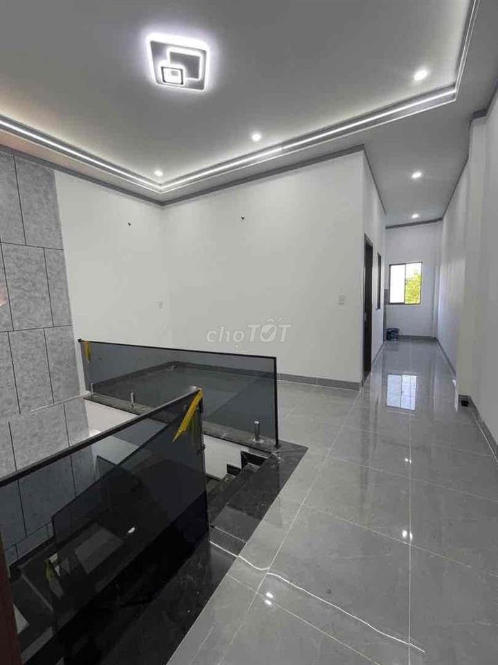 Nhà 1 trệt 1 lầu mới  ,nhanh tay thì còn chậm là chờ căn khác