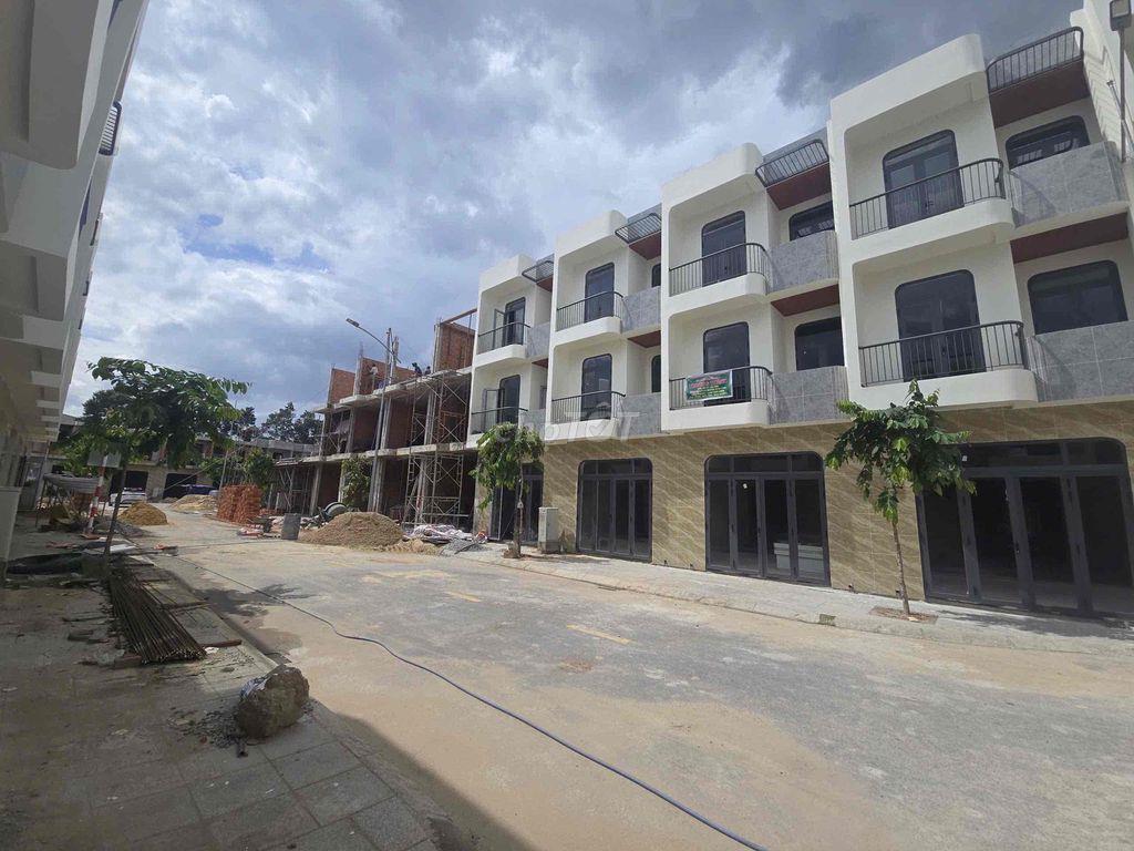 BÁN CĂN 1 TRỆT 2 LẦU MẶT TIỀN KINH DOANH GIÁ 2Tỷ7