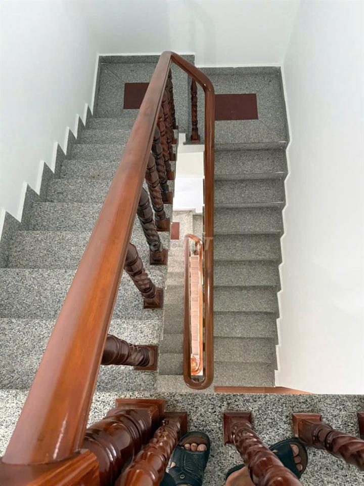 Bán gấp nhà Mt Đường nội Bộ KDC Lê PHong - 4.5 x 16m, T+2L+ chuồng cu