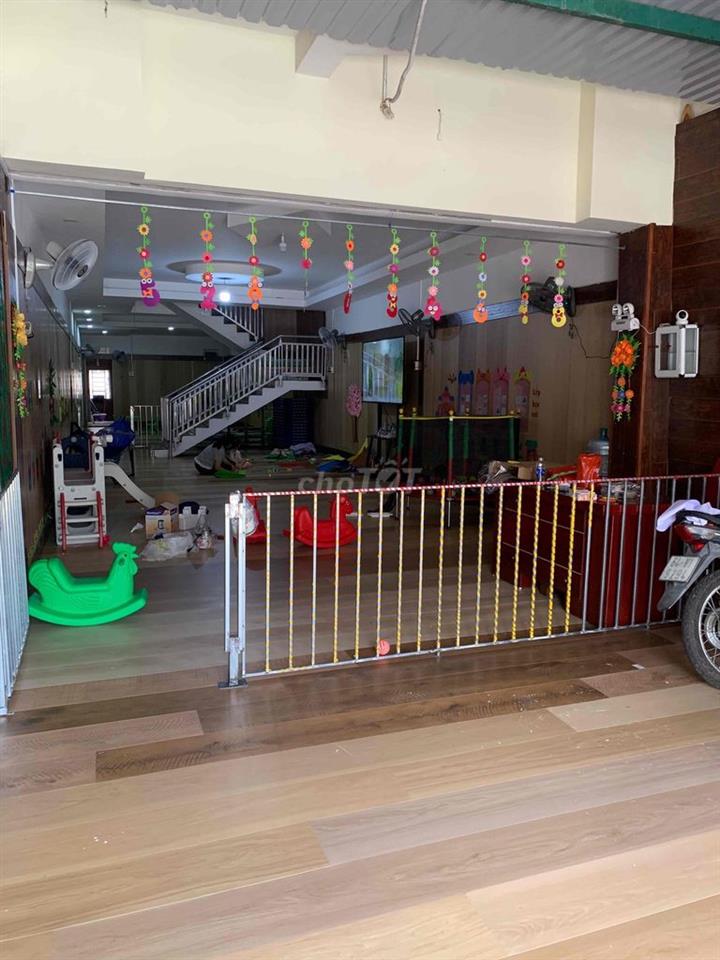 Bán nhà 3 tầng đang cho thuê làm trường mầm non
