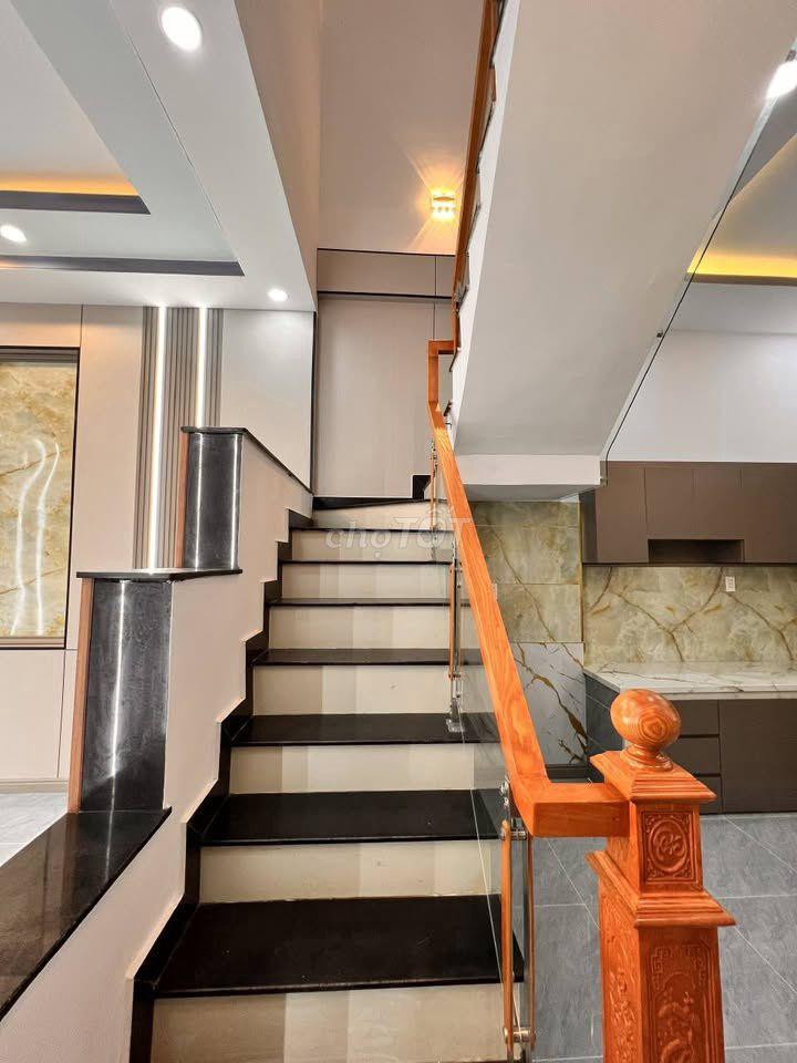 BÁN NHÀ DĨ AN 65,9M2 GẦN VINCOM DĨ AN,đang cho thuê 7 triệu/tháng