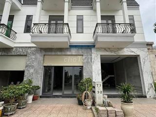 NHÀ MẶT TIỀN TỐ HỮU TÂN UYÊN BÌNH DƯƠNG