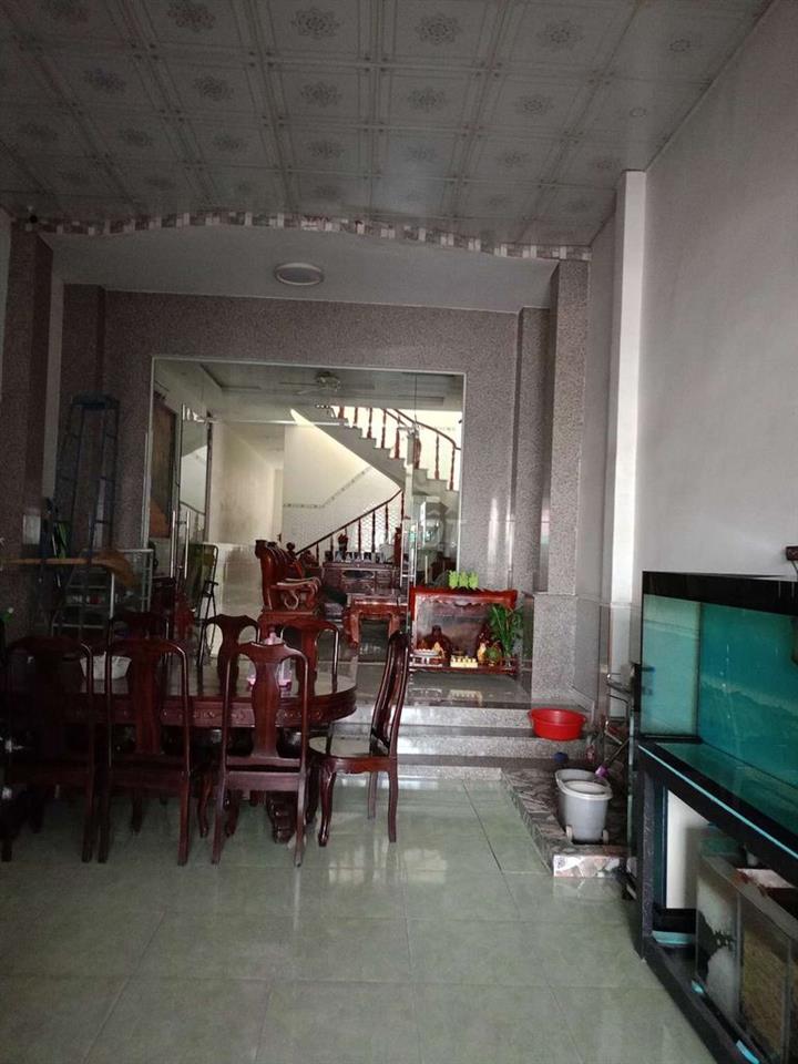 cần bán gấp nhà 1 lầu 1 trệt mặt tiền đường 18m 