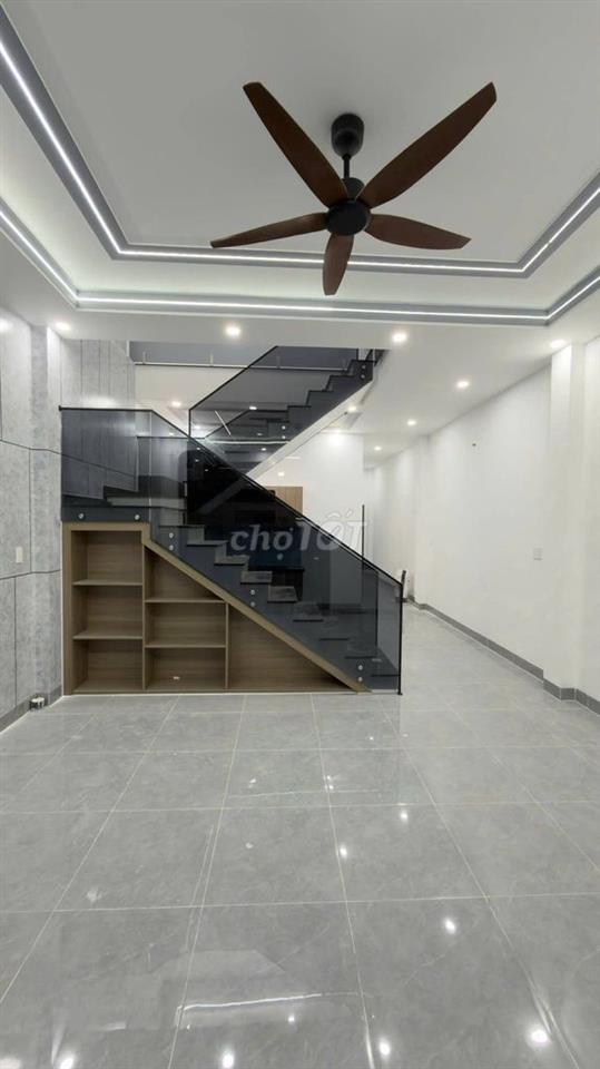 BÁN NHÀ MỸ PHƯỚC 1 TRỆT 1 LẦU 3 PHÒNG NGỦ, 3WC, CÓ SÂN ĐẬU Ô TÔ