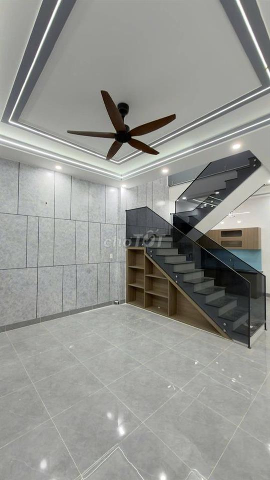 BÁN NHÀ MỸ PHƯỚC 1 TRỆT 1 LẦU 3 PHÒNG NGỦ, 3WC, CÓ SÂN ĐẬU Ô TÔ