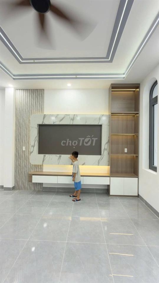 BÁN NHÀ MỸ PHƯỚC 1 TRỆT 1 LẦU 3 PHÒNG NGỦ, 3WC, CÓ SÂN ĐẬU Ô TÔ