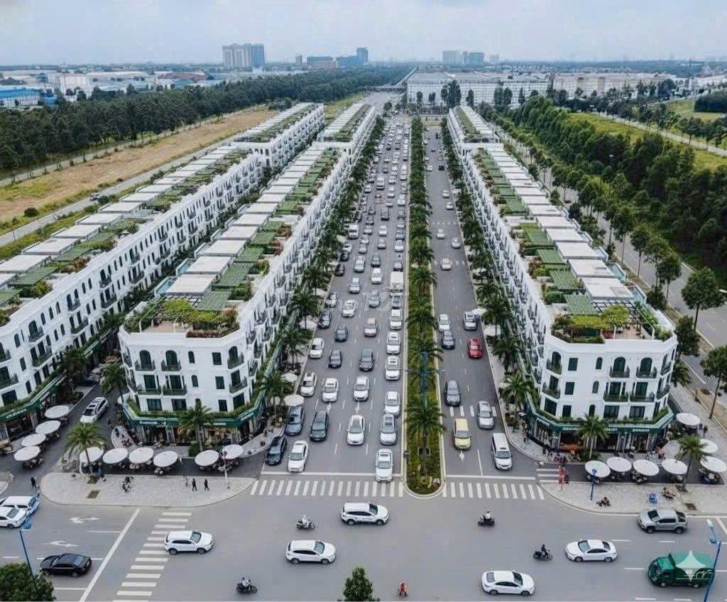 Chính chủ cần tiền bán gấp Nhà phố thương mại 2 mặt tiền đường Lê Lợi 