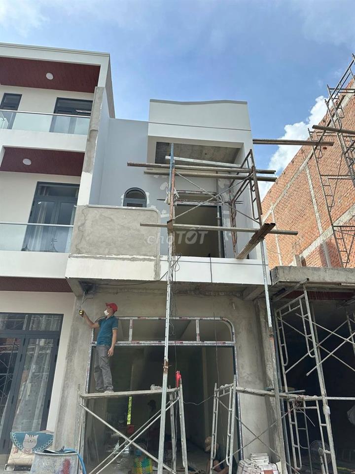 Bán nhà Thủ Dầu Một 120m2, đường xe hơi, ngay bệnh viện Hoàn Mỹ
