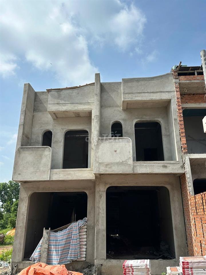 Bán nhà Thủ Dầu Một 120m2, đường xe hơi, ngay bệnh viện Hoàn Mỹ