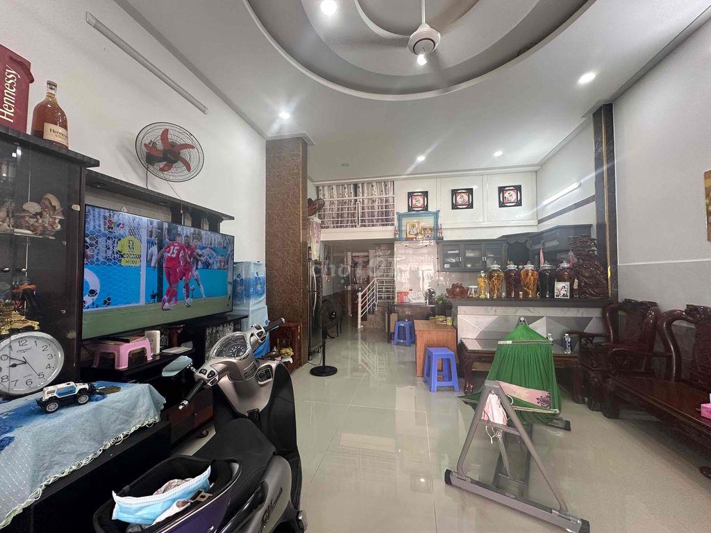 cần ra nhà cấp 4gác lững đẹp