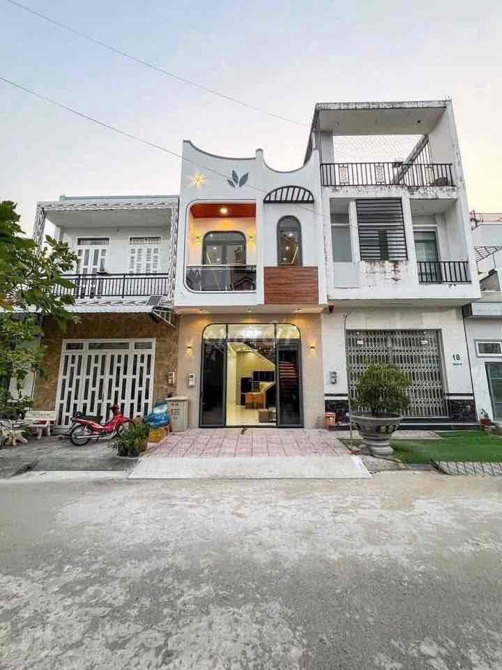 chủ đi định cư Nga gửi bán gấp nhà sổ SHR ở UBND Thới Hoà 80m2 1ti920