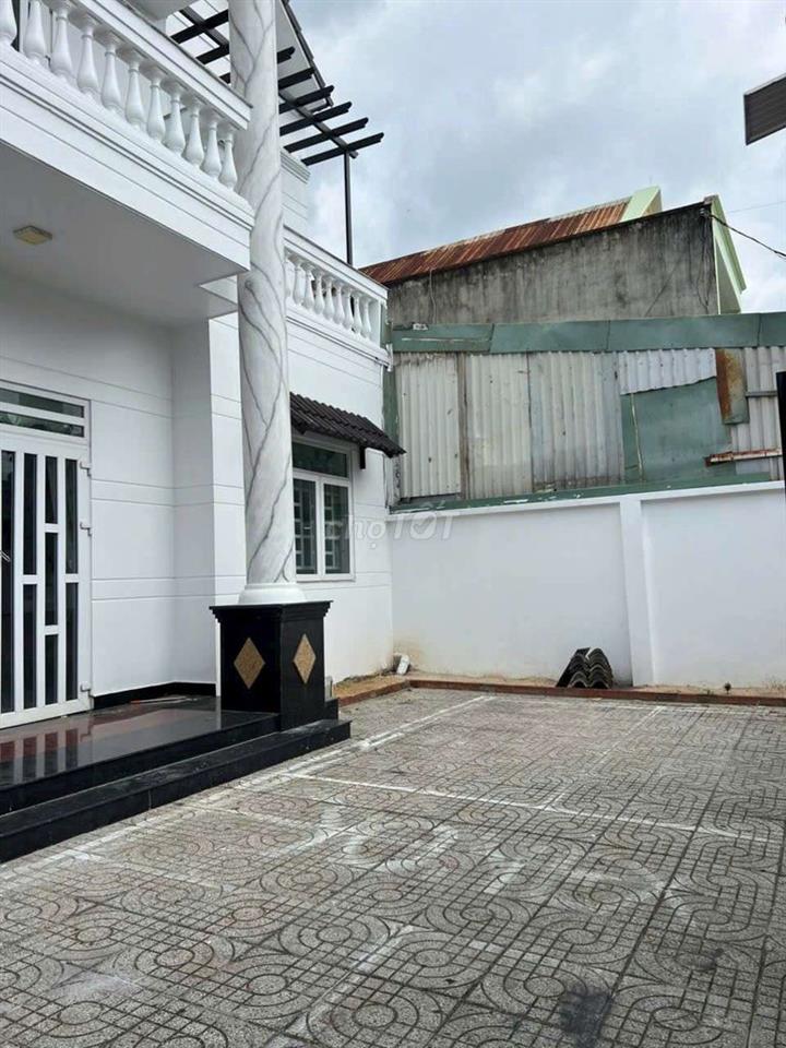 Cho thuê nhà mái thái 4pn nhánh dx006 Phú Mỹ gần kcn đại đăng 