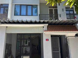 Cho thuê nhà 4pn 4wc khu dân cư Phú Hòa 1