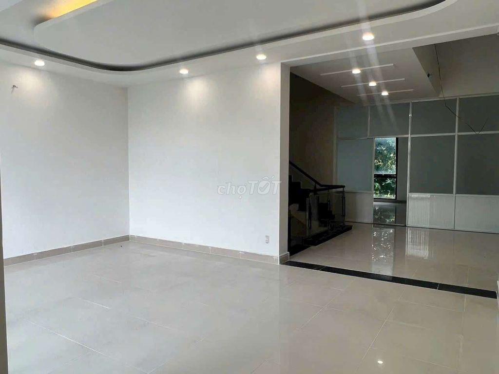 Cho thuê nhà 1 trệt 4 lầu đuờng Lê Lợi ngay trung tâm hành chính BD