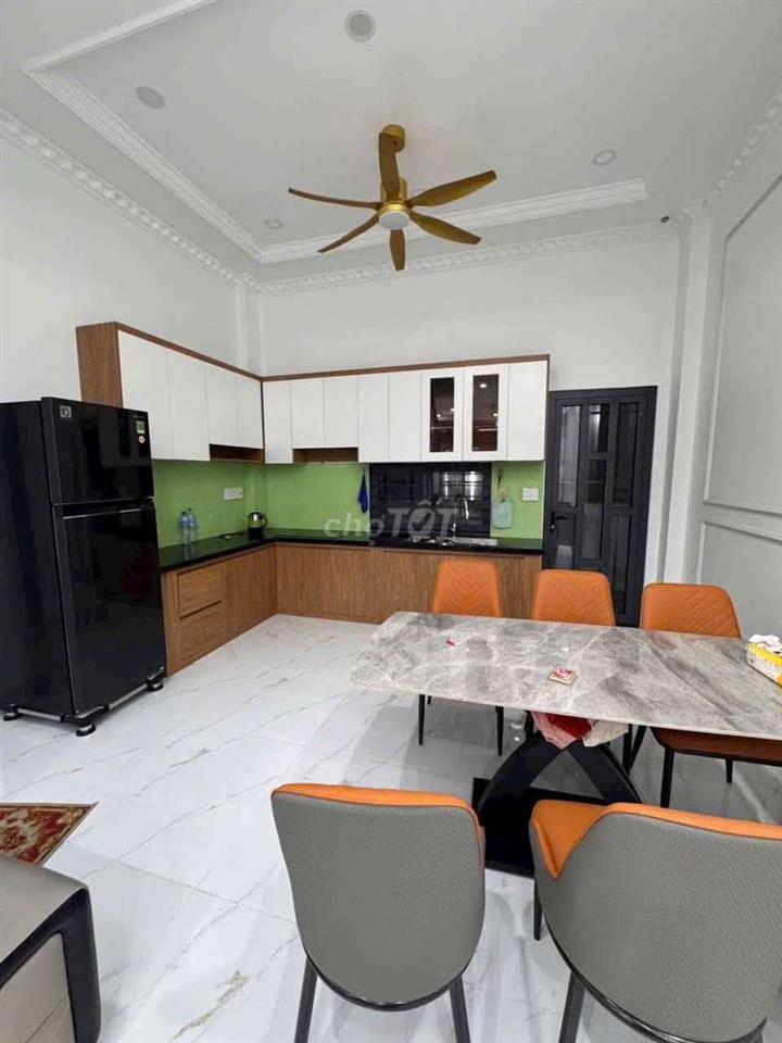 Cho thuê nhà gần ngã tư siza Phú Lợi 4pn 4wc full nội thất