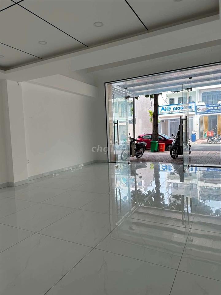 Cho thuê nhà 7pn 5wc có thang máy đuờng Hoàng Hoa Thám Phú Lợi