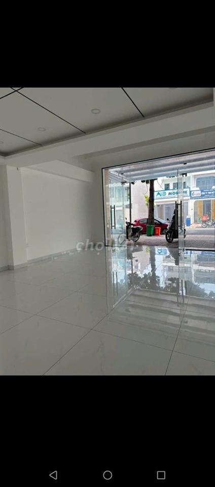 Nhà cho thuê 7pn sẵn máy lạnh mặt tiền Hoàng Hoa Thám Phú Lợi