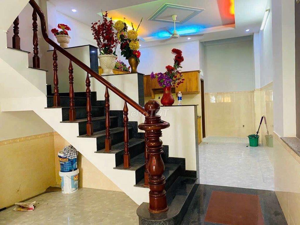 Cho thuê nhà 1 Trệt 2 Lầu gần sân vận động Đông Hoà