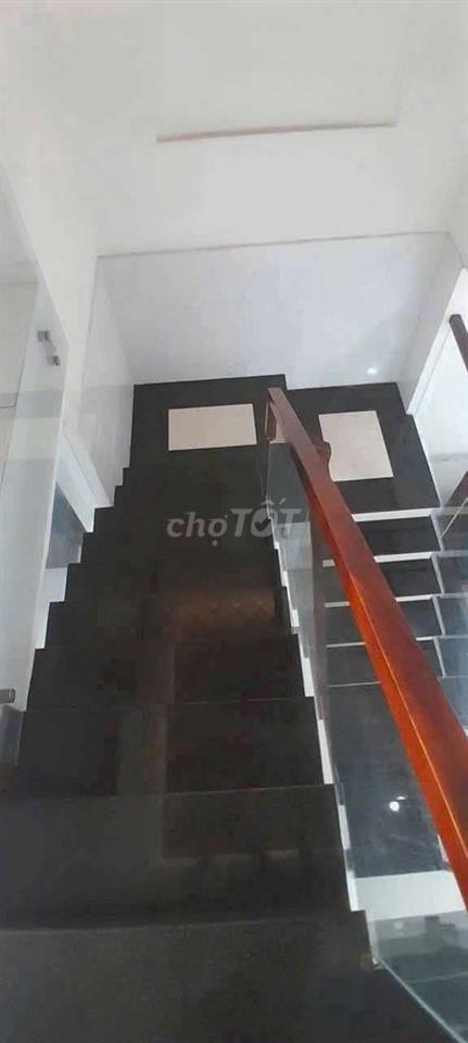 Cho thuê nhà Lầu Trệt gần Làng Đại học Dĩ An