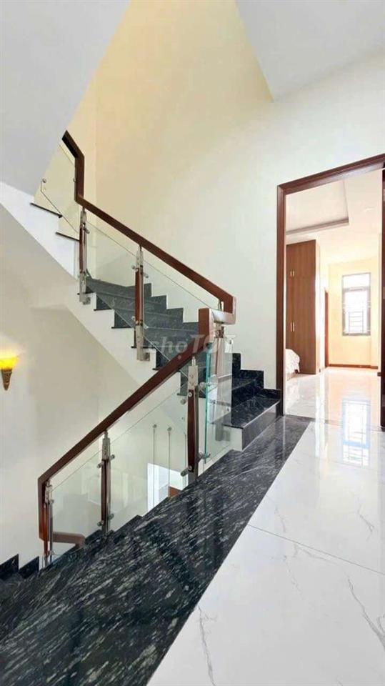 Cho thuê nhà 1 Trệt 2 Lầu gần ngã ba Chiêu liêu Dĩ An