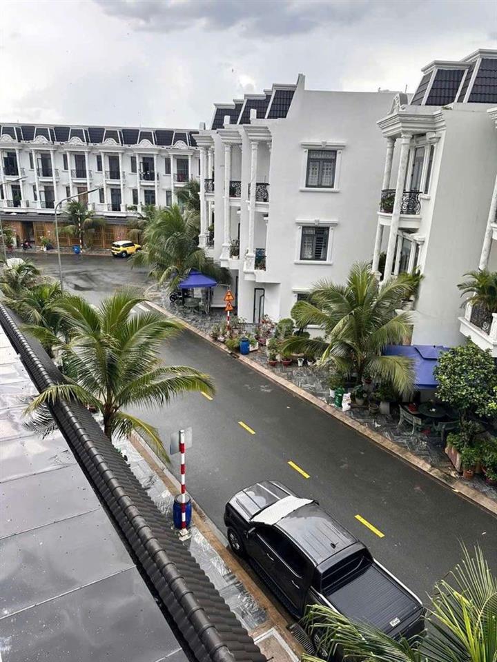 Cho thuê nhà 1 Trệt 2 Lầu gần ngã ba Chiêu liêu Dĩ An