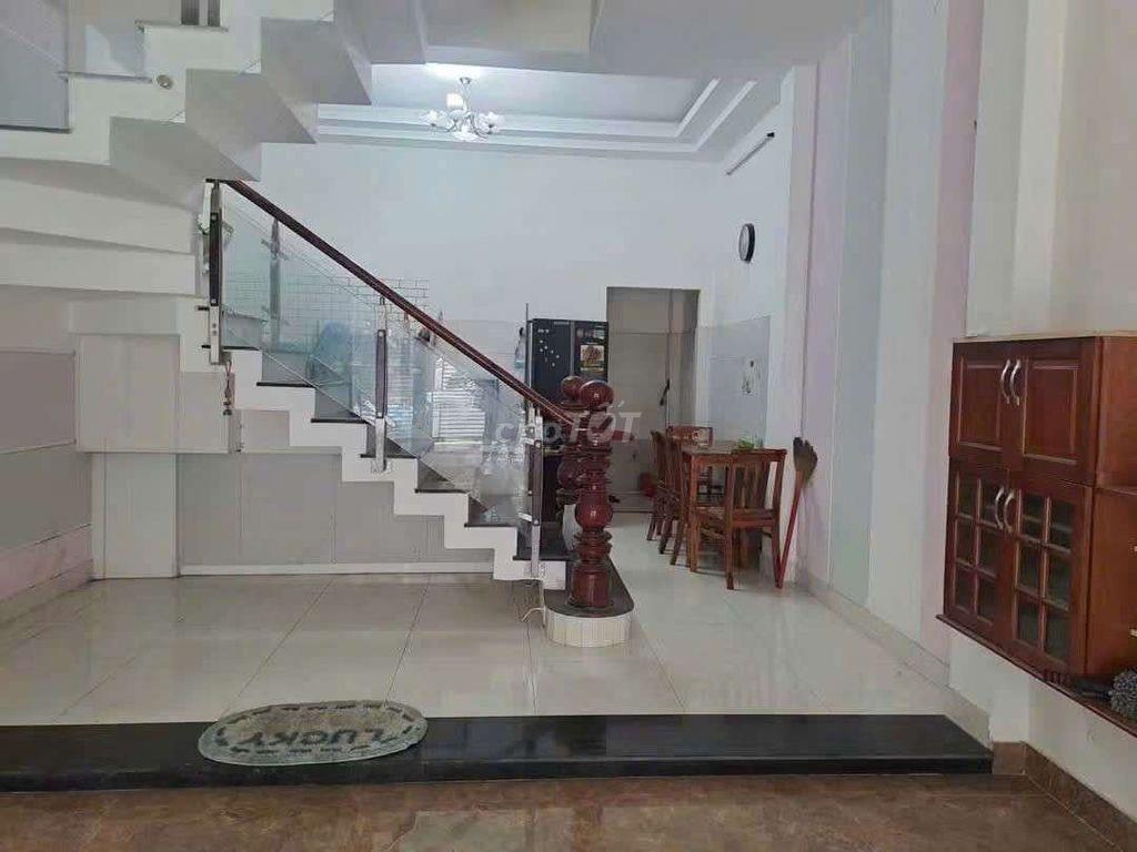 Cho thuê nhà 1 Trệt 2 Lầu gần Làng Đại học và chợ Đông Hoà