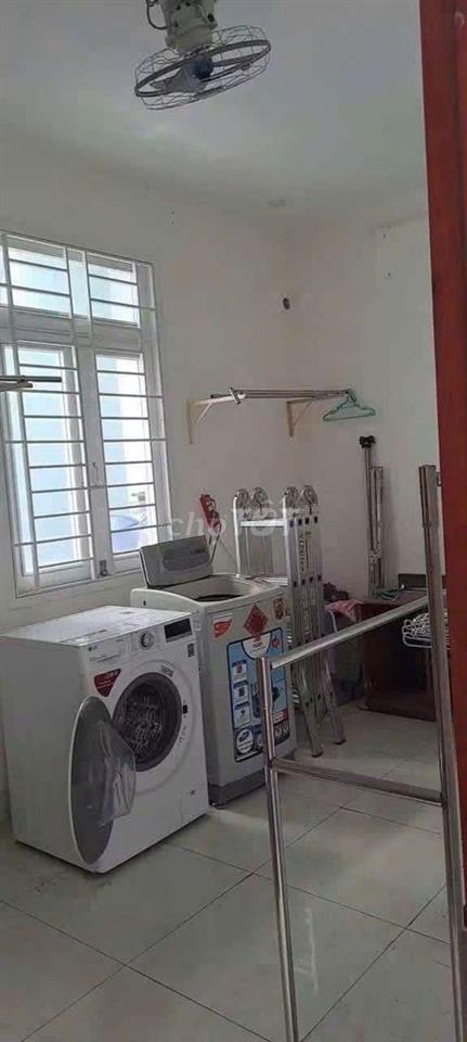 Cho thuê nhà 1 Trệt 2 Lầu gần Làng Đại học và chợ Đông Hoà
