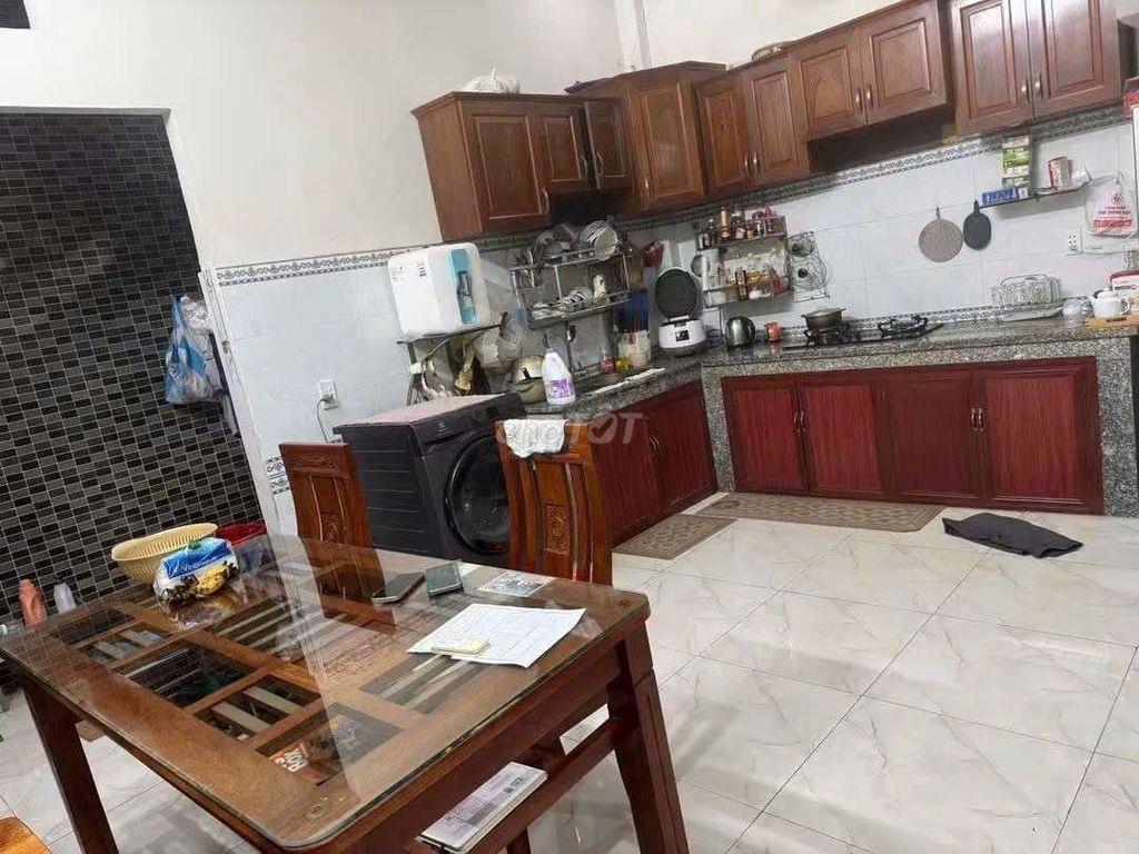 Cho thuê nhà Lầu Trệt gần ngã tư Chiêu liêu Dĩ An