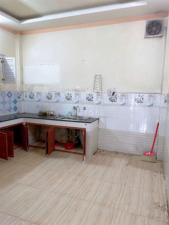 Cho thuê nhà Lầu Trệt gần Ký túc xá khu b và siêu thị Go Dĩ An