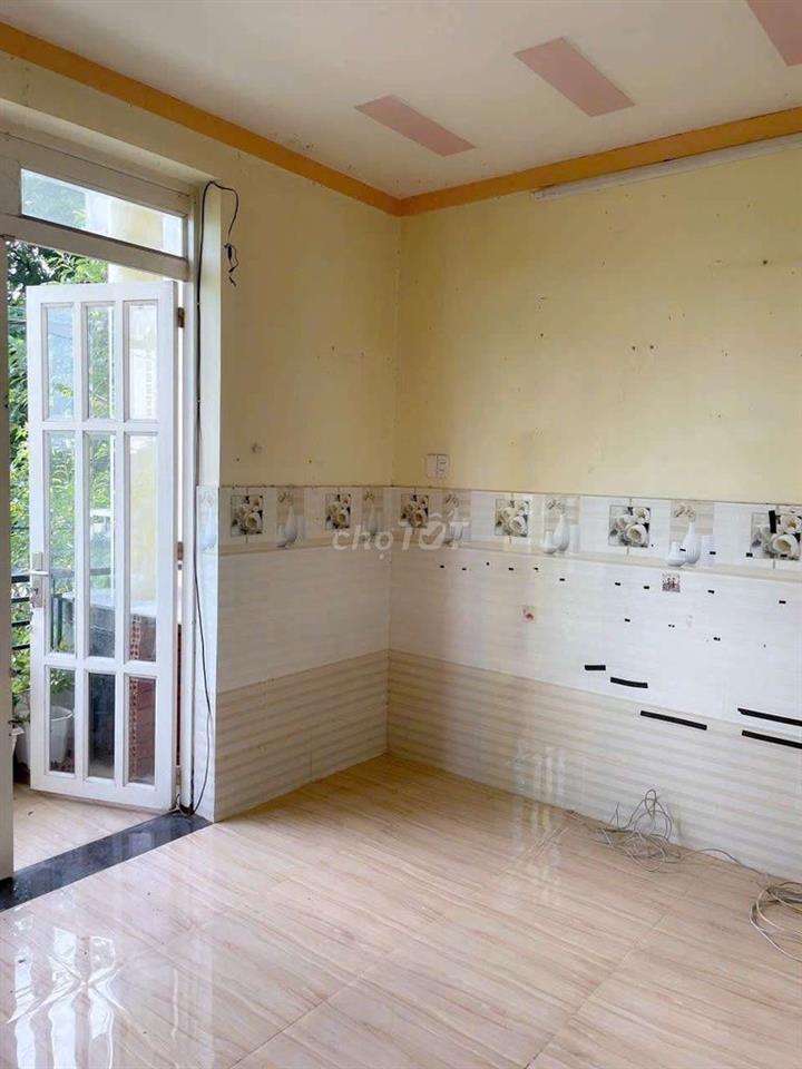 Cho thuê nhà Lầu Trệt gần Ký túc xá khu b và siêu thị Go Dĩ An