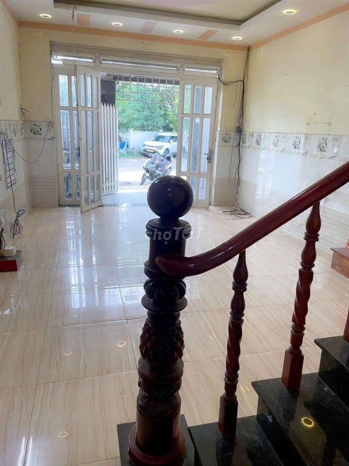 Cho thuê nhà Lầu Trệt gần Ký túc xá khu b và siêu thị Go Dĩ An