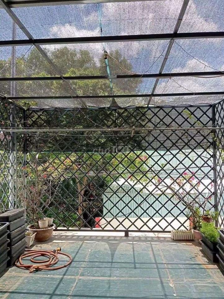 Cho thuê nhà Sân Xe Hơi gần sân vận động Đông Hoà
