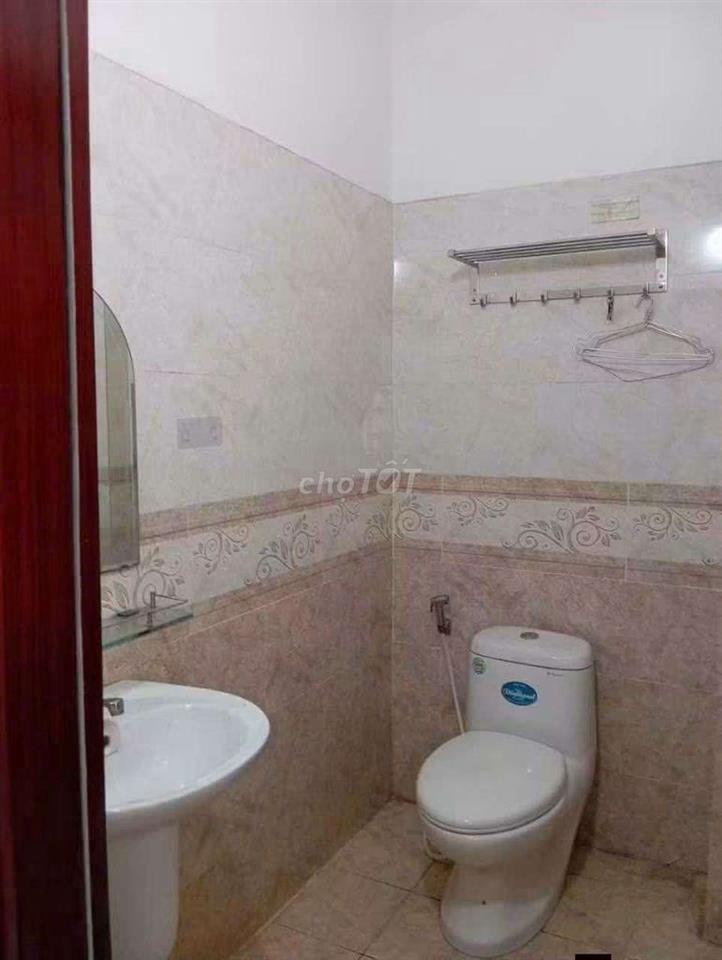 Cho thuê nhà Sân Xe Hơi gần sân vận động Đông Hoà