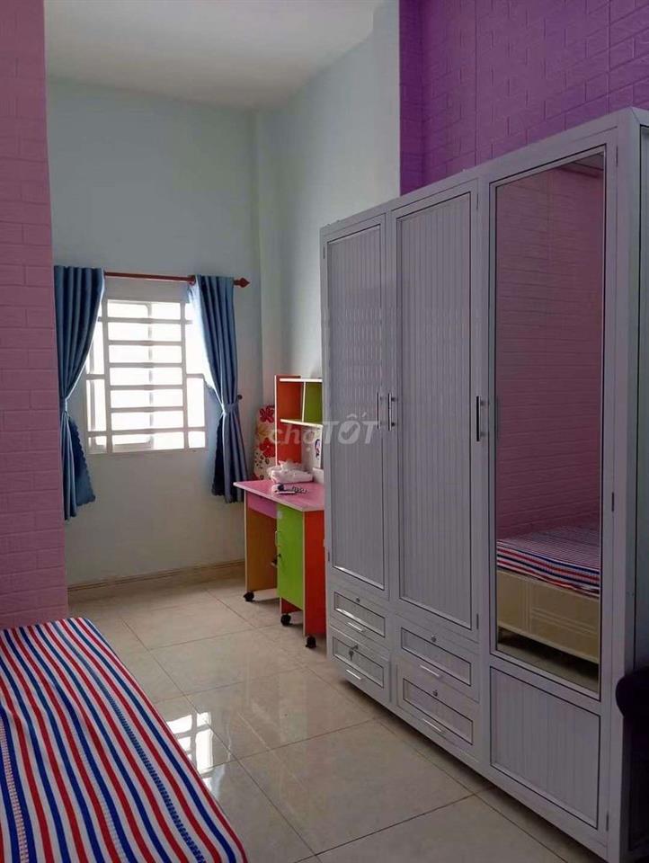 Cho thuê nhà Sân Xe Hơi gần sân vận động Đông Hoà