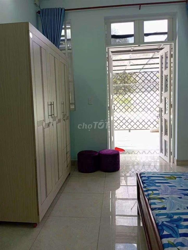 Cho thuê nhà Sân Xe Hơi gần sân vận động Đông Hoà
