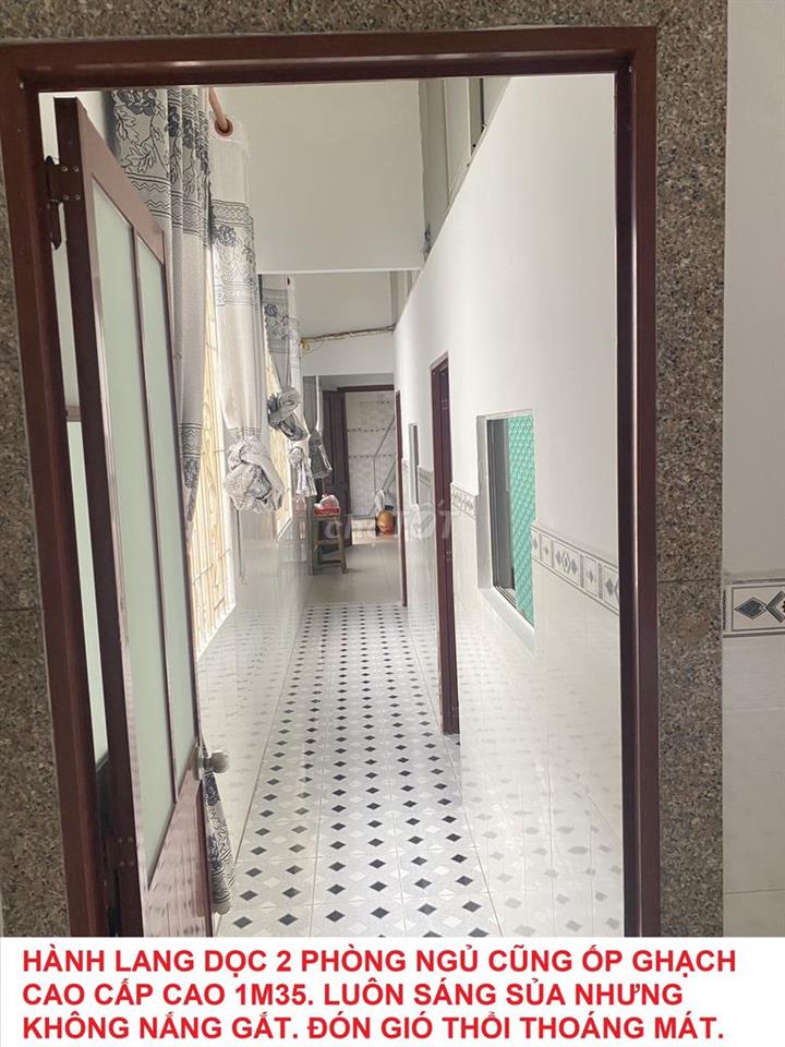 Nhà 100m2 sát đường lớn, kế công viên, 5 phòng, 3 phòng ngủ, 2 sân xe