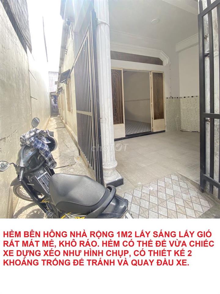 Nhà 100m2 sát đường lớn, kế công viên, 5 phòng, 3 phòng ngủ, 2 sân xe