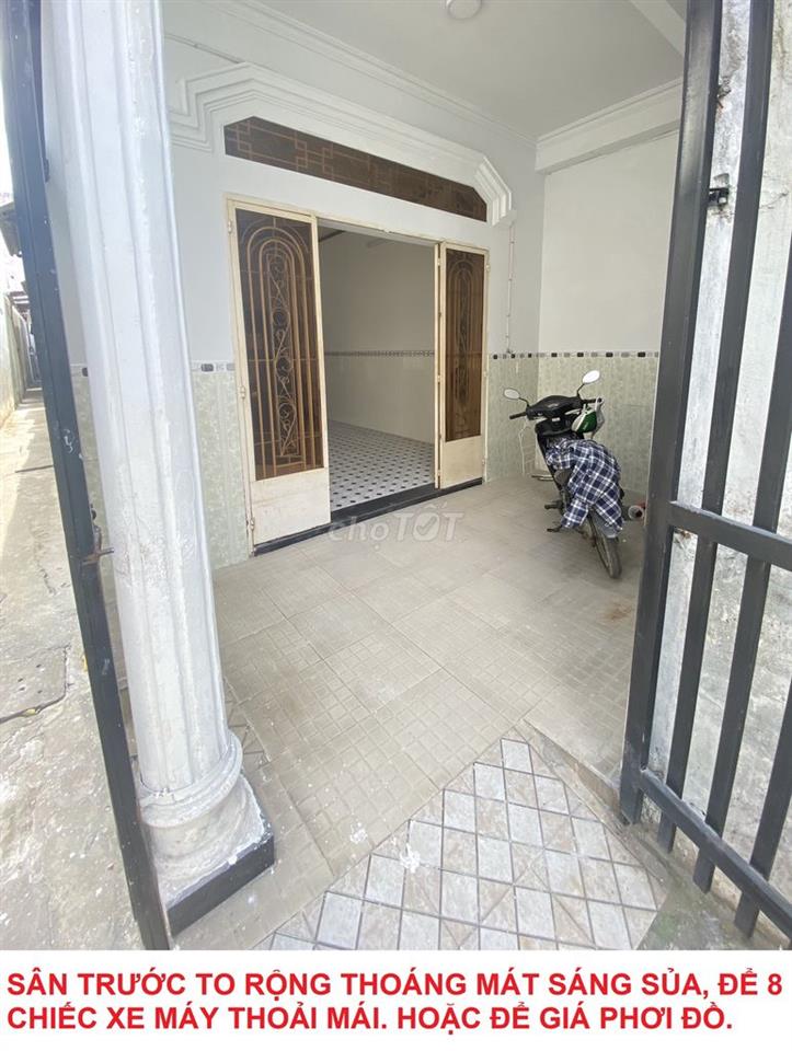 Nhà 100m2 sát đường lớn, kế công viên, 5 phòng, 3 phòng ngủ, 2 sân xe