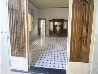 Nhà 100m2 sát đường lớn, kế công viên, 5 phòng, 3 phòng ngủ, 2 sân xe