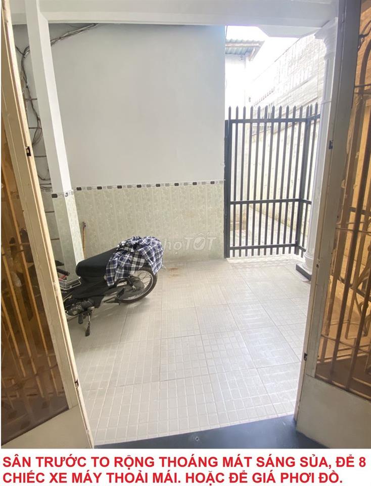Nhà 100m2 sát đường lớn, kế công viên, 5 phòng, 3 phòng ngủ, 2 sân xe